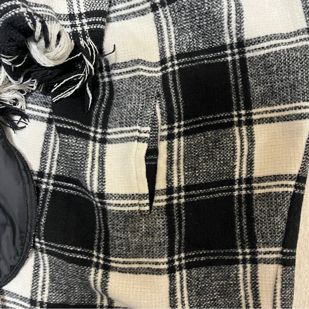 Altar'd State Black Cream Plaid Waterfall Hooded Vest Fringe Small - Picture 3 of 9